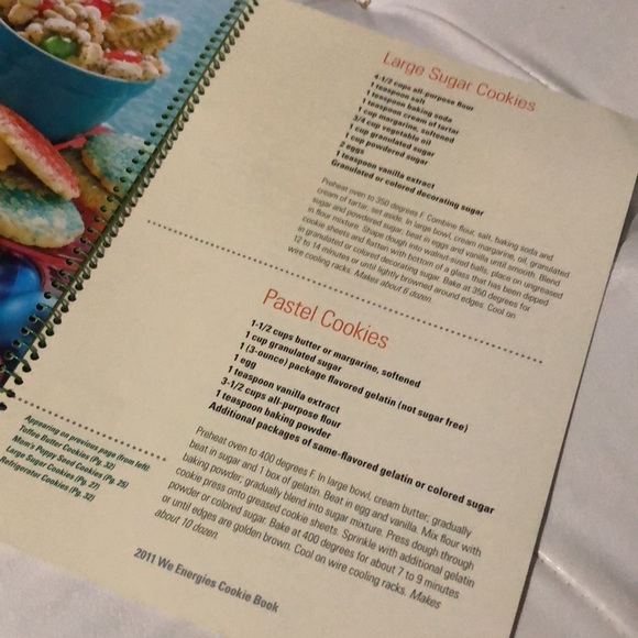 2011 We Energies Cookie Book - Picture 8 of 16